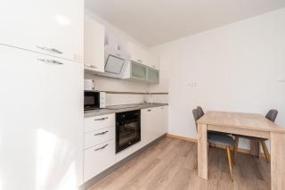 Ema's Olive Garden Apt 1 with private parking, just 10 minutes drive from sandy beach - Poličnik - 2