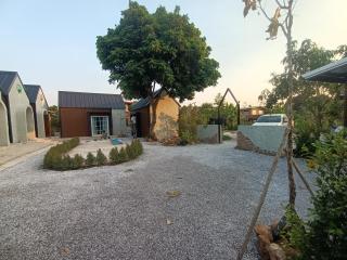 HOBBI VALLEY - - 9