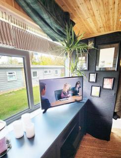 18 Bucklands - Cosy 5-Star Chalet - Starlink Wi-Fi - Coastal Woodland - Bucks Mills - 8