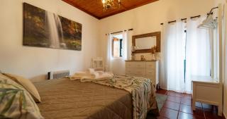 Charming Holiday House - House & Apartment - 9