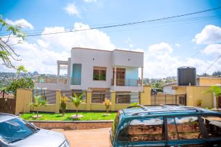 N&mp apartment and car rentals - Kigali - 0