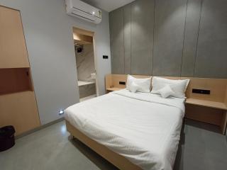 Hotel Golden Suites - Near Nesco - 3