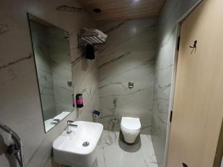 Hotel Golden Suites - Near Nesco - 7