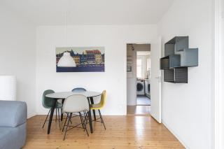 Refurbished 2-bed close to metro and airport - 8