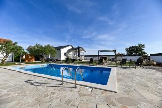 Holiday home Aprilis with pool, jacuzzi and sauna - Galovac - 5