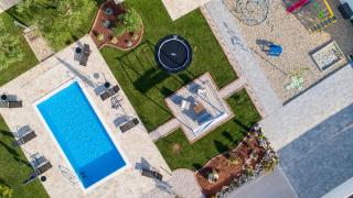Holiday home Aprilis with pool, jacuzzi and sauna - 9