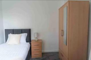 4 Bed House Harborne Near QE & UoB Sleeps 7 - 5