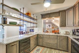 Boat Slip and Pools Waterfront Osage Beach Condo! - Osage Beach - 3
