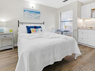 Charming Beach Studio With Pool & Sauna - Panama City Beach - 7