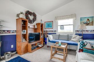 Algoma Vacation Rental with Fire Pit and Lake Views! - Algoma - 7