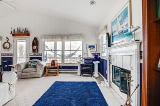Algoma Vacation Rental with Fire Pit and Lake Views! - Algoma - 5