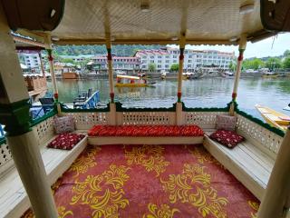 The Dreamer Destination' Houseboat - Srinagar - 6
