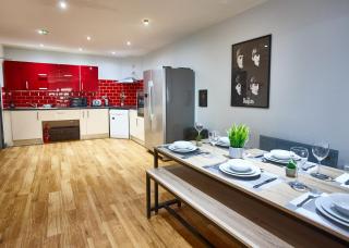 LENNON SUITE 4 Bedrooms, 4 Bathrooms - Liverpool - 9