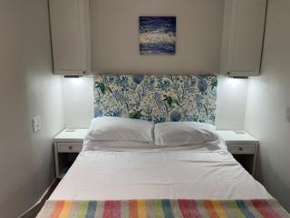 The Pod, access to Pool & Beach Club, Sunset Crest - Saint James - 8