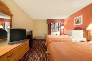 Travelodge by Wyndham Sturgis - Sturgis - 9