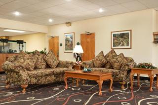 Travelodge by Wyndham Sturgis - 4