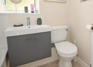 Spacious Double Room with Private Bathroom in Quiet Area only 20 min to Central London - 3