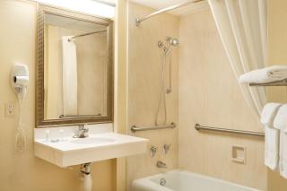 Travelodge by Wyndham Sturgis - Sturgis - 8