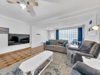Parkside Flat #5 - Seacliff Beach Suites - Leamington - 1