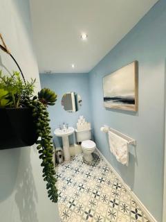 Stunning semi-detached townhouse, Holywood, Sleeps 6 - 10 mins from Belfast - 2