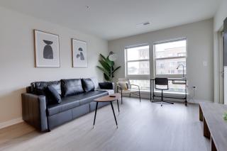 Charming Condo with Nice Amenities at Alexandria - Alexandria - 0