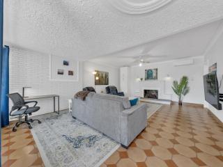 Parkside Flat #5 - Seacliff Beach Suites - Leamington - 4