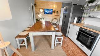 Flatista Homes - Penthouse with Rooftop Gym - 3