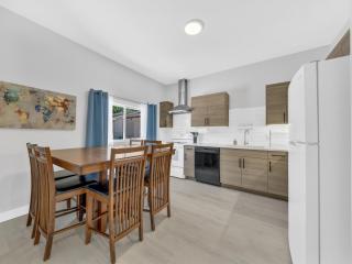 Parkside Flat #5 - Seacliff Beach Suites - Leamington - 7