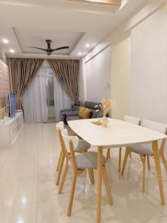 Mount Austin Midori Muji 6pax - Johor Bahru - 0