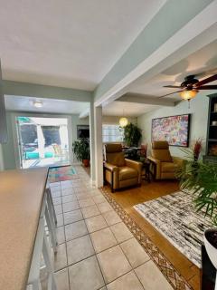 Outside Oasis, 1 mile to Siesta Key! - Sarasota - 4