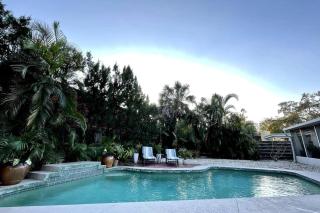 Outside Oasis, 1 mile to Siesta Key! - Sarasota - 3
