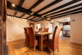 Pass the Keys Charming Cottage Stunning Views - Cheswardine - 1