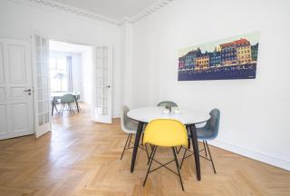 Fantastic 3-bed with french balcony and lake-views - Copenaghen - 7