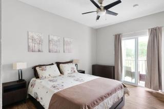 Updated 1BR Condo with Community Pool Near The Domain - 9
