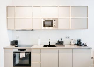 Elegant Suite with Minimalist Design - Budapest - 5