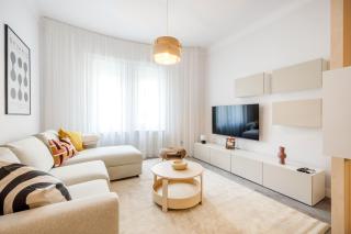 Elegant Suite with Minimalist Design - Budapest - 1