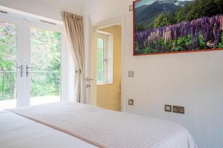 Discovery Cottage - 1