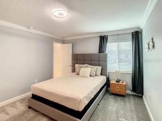 5 Bedrooms 4 Bathrooms Storey Lake 4198 Pd - 2