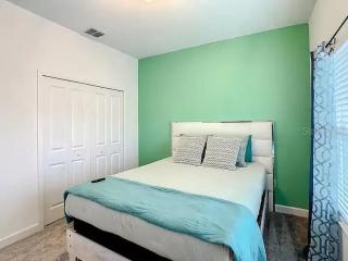 5 Bedrooms 4 Bathrooms Storey Lake 4198 Pd - 1