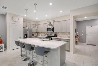 5 Bedrooms 45 Bathrooms Solterra 7136 Ol - 7