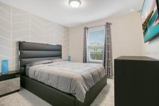 5 Bedrooms 45 Bathrooms Solterra 7136 Ol - 2