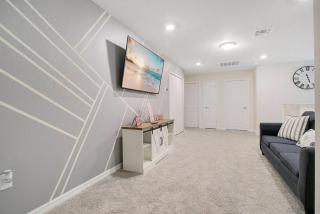 5 Bedrooms 45 Bathrooms Solterra 7136 Ol - 1