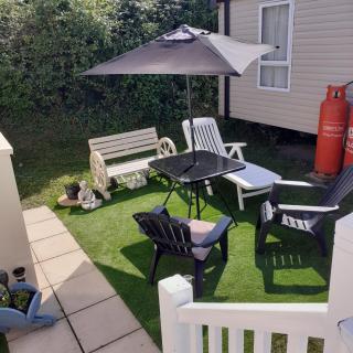 Cozy Chalet Sleeps 4 with Garden - 4