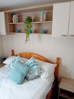 Superb position 2 bedroom Caravan Newquay Wales - 2