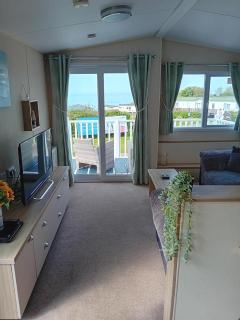 Superb position 2 bedroom Caravan Newquay Wales - 3