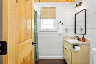 The Lodges at Eden Reserve - Pet Friendly Cabins Near Ark - Williamstown - 2
