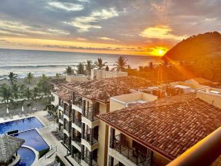 Stylish 3-BR Vacation Condo with Scenic Rooftop - Jacó - 0