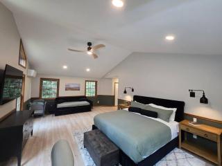 Pool Arcade Mtn Views Lake George Home Retreat WFH - 1