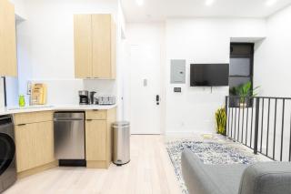 170-G 3BR Duplex with Private Yard in E Village - New York - 9
