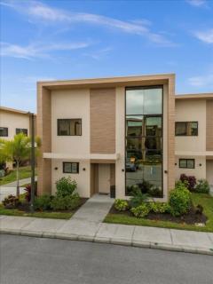 4 Bedrooms 45 Bathrooms Magic Village 3082 Rw - 5